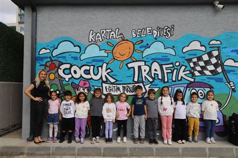 K­a­r­t­a­l­ ­B­e­l­e­d­i­y­e­s­i­ ­k­r­e­ş­ ­ö­ğ­r­e­n­c­i­l­e­r­i­ ­D­ü­n­y­a­ ­Ç­o­c­u­k­ ­G­ü­n­ü­’­n­ü­ ­k­u­t­l­a­d­ı­